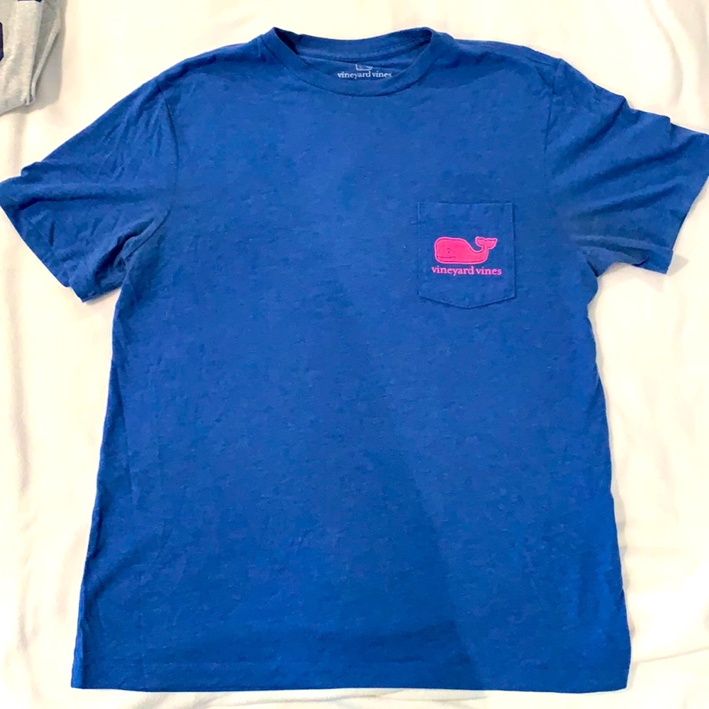 Vineyard vines pocket t-shirt!!